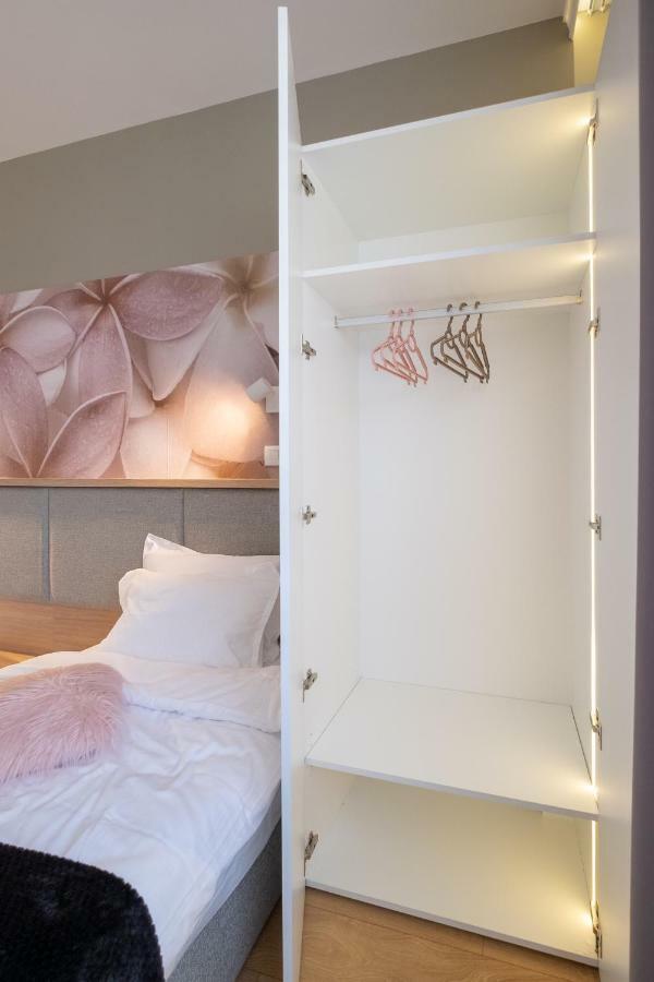 Vitosha Blvd Luxury 2-Bedroom, 2-Bathroom With Balcony София Экстерьер фото