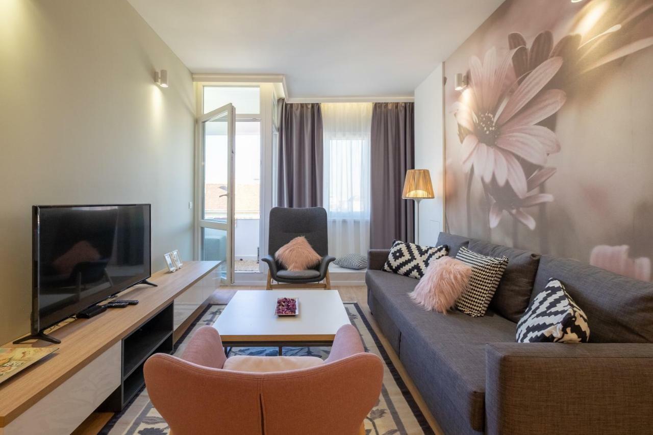 Vitosha Blvd Luxury 2-Bedroom, 2-Bathroom With Balcony София Экстерьер фото