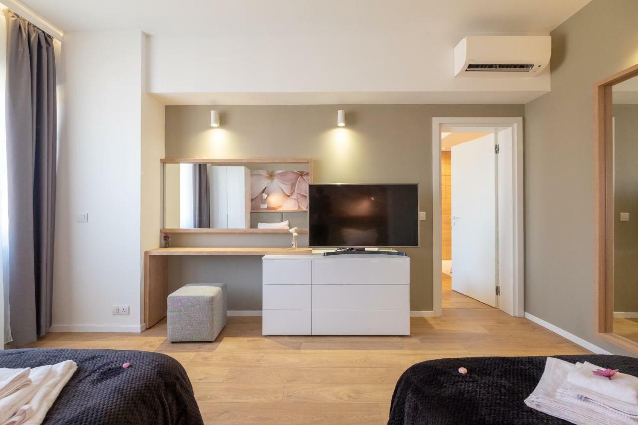 Vitosha Blvd Luxury 2-Bedroom, 2-Bathroom With Balcony София Экстерьер фото