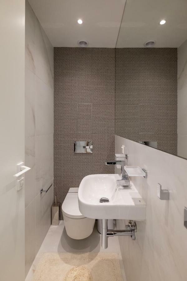 Vitosha Blvd Luxury 2-Bedroom, 2-Bathroom With Balcony София Экстерьер фото