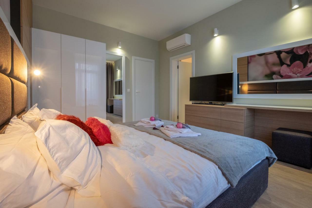 Vitosha Blvd Luxury 2-Bedroom, 2-Bathroom With Balcony София Экстерьер фото