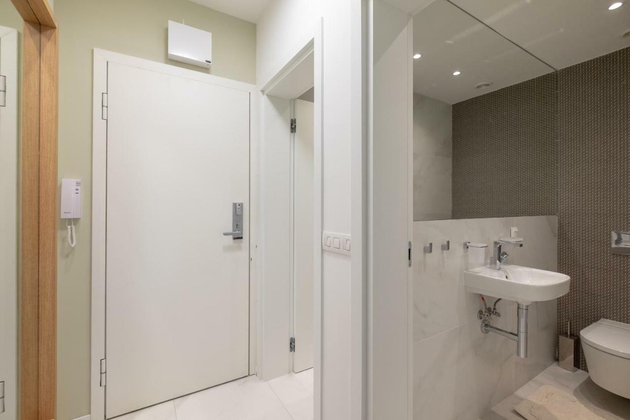 Vitosha Blvd Luxury 2-Bedroom, 2-Bathroom With Balcony София Экстерьер фото