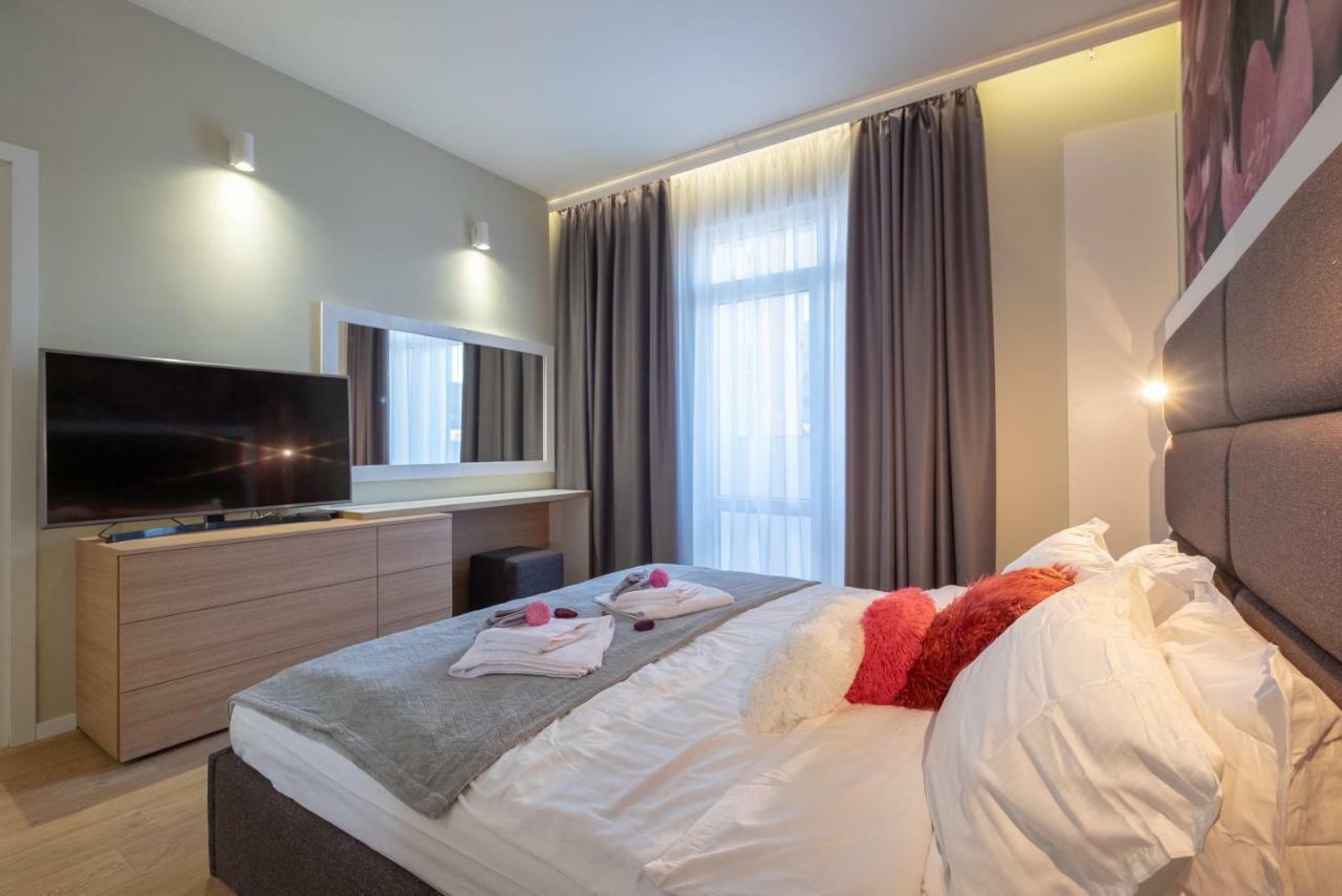 Vitosha Blvd Luxury 2-Bedroom, 2-Bathroom With Balcony София Экстерьер фото